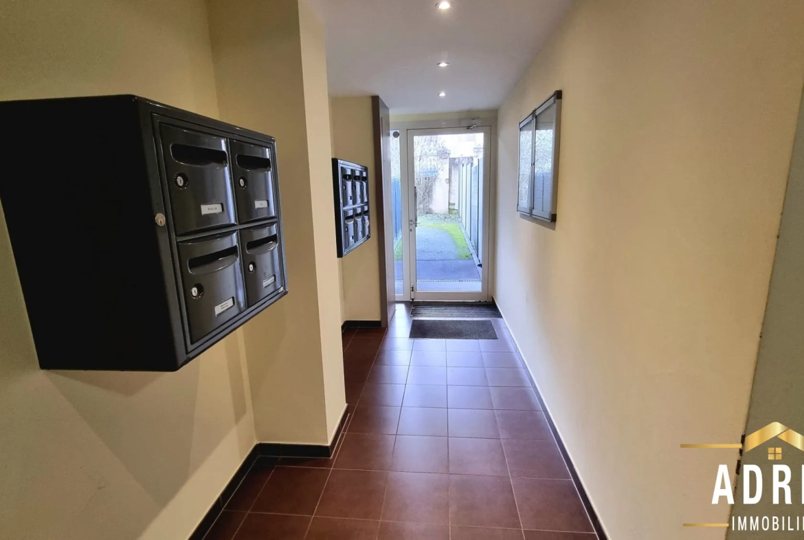 Appartement lumineux de 3 pièces à Rombas avec terrasse, parking et garage 