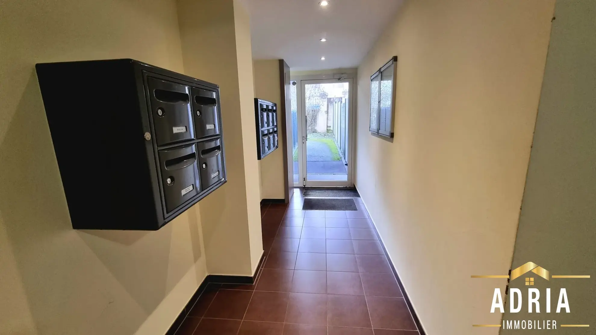 Appartement lumineux de 3 pièces à Rombas avec terrasse, parking et garage 