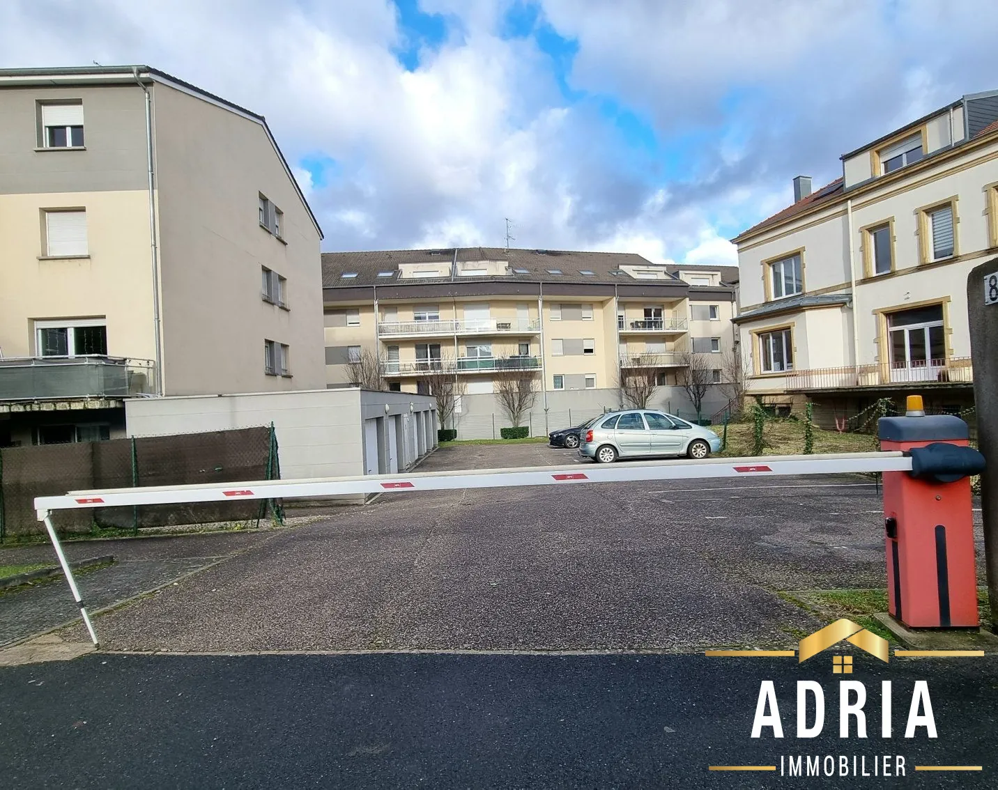 Appartement lumineux de 3 pièces à Rombas avec terrasse, parking et garage 
