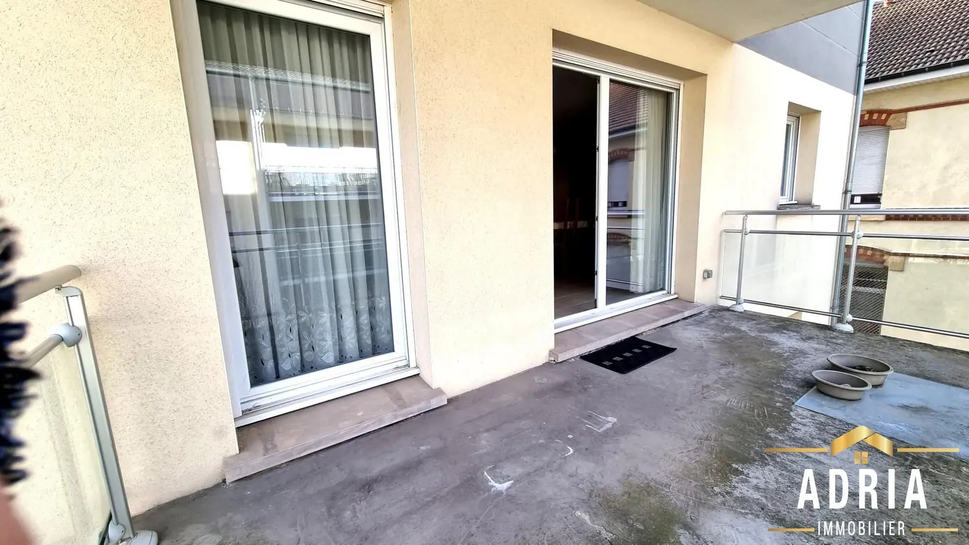 Appartement lumineux de 3 pièces à Rombas avec terrasse, parking et garage 