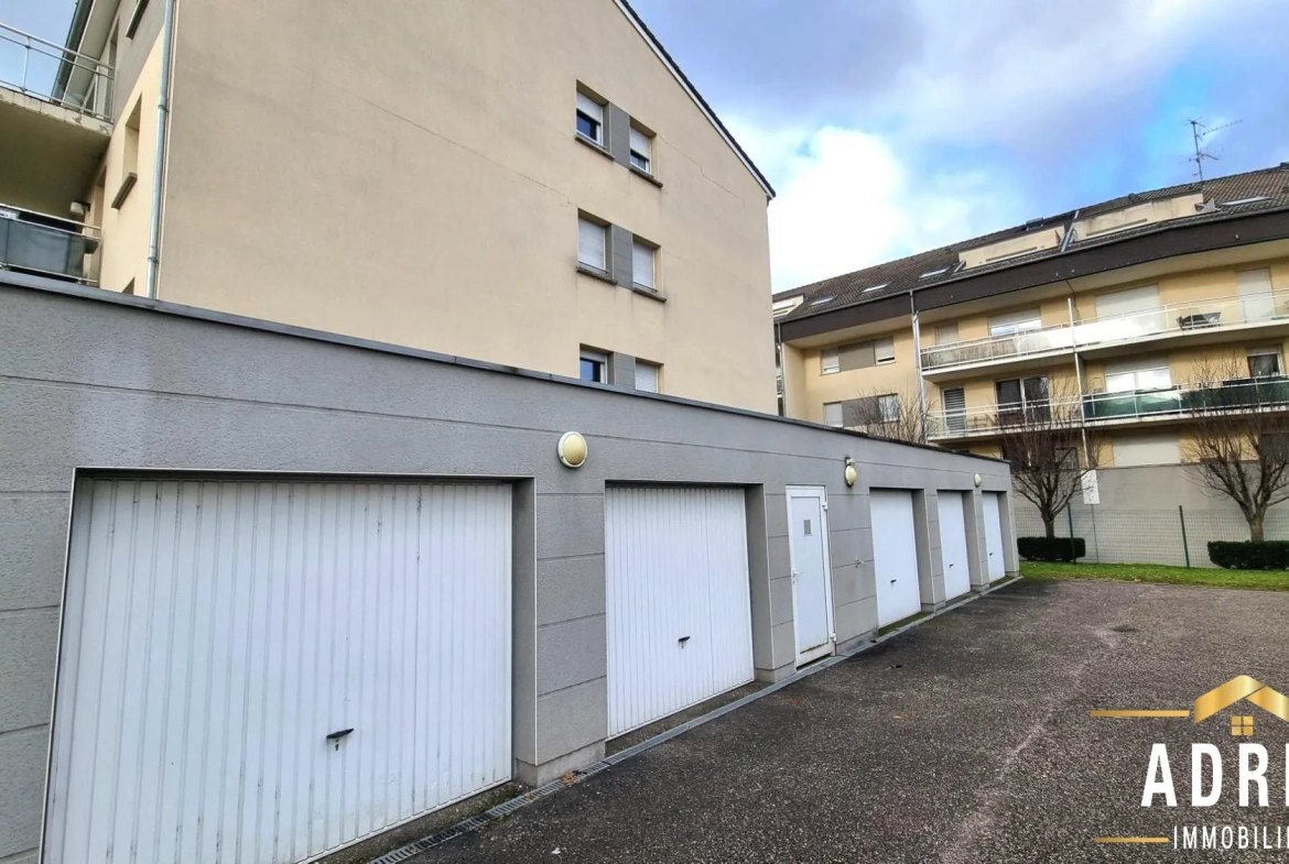 Appartement lumineux de 3 pièces à Rombas avec terrasse, parking et garage 