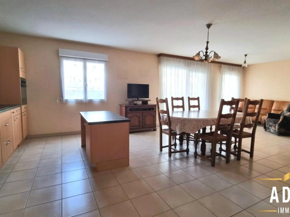 Appartement lumineux de 3 pièces à Rombas avec terrasse, parking et garage