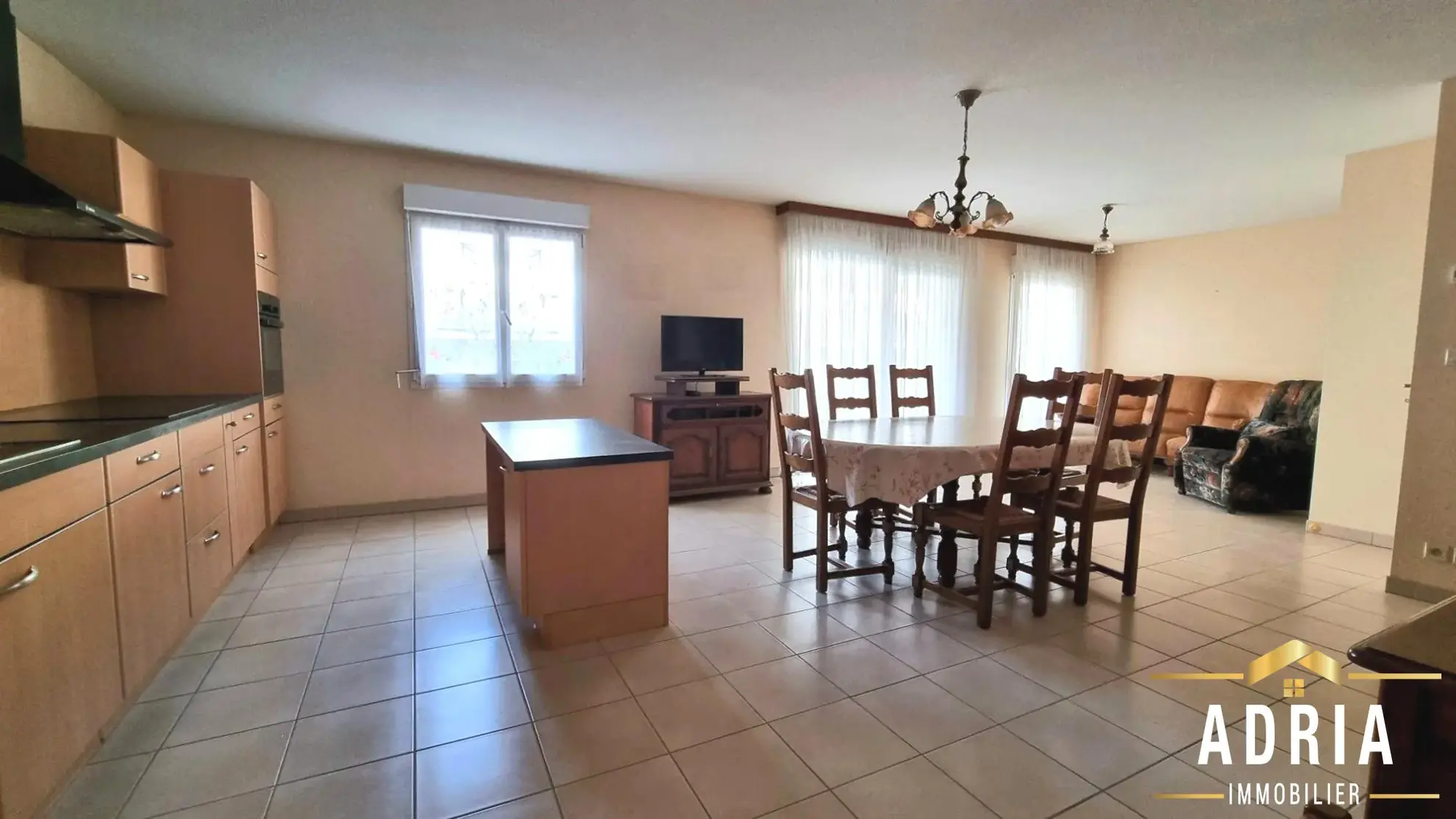 Appartement lumineux de 3 pièces à Rombas avec terrasse, parking et garage 