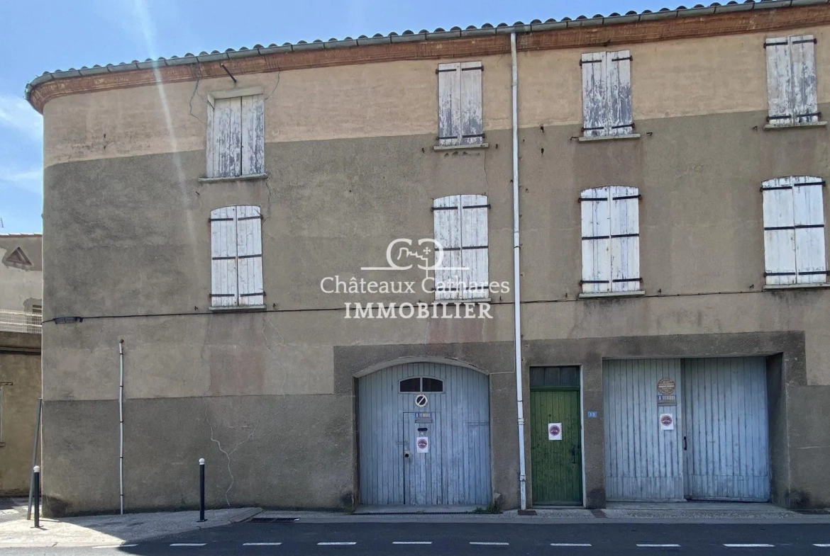 Maison ancienne à rénover à Saint-Paul-de-Fenouillet avec terrasse et garages 