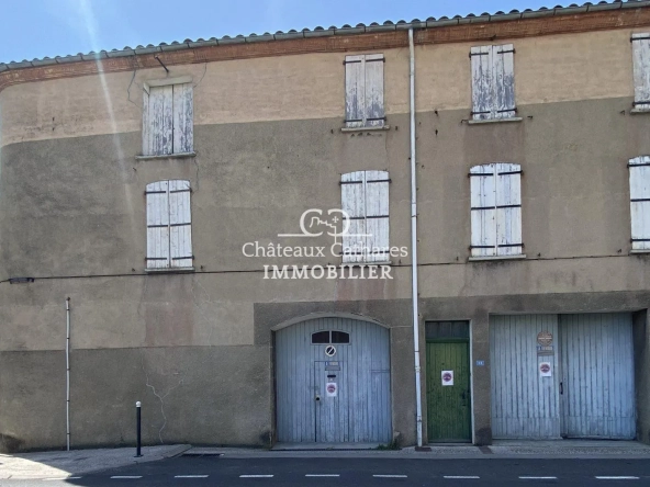 Maison ancienne à rénover à Saint-Paul-de-Fenouillet avec terrasse et garages