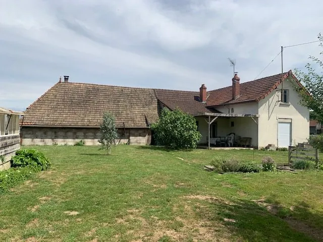 Maison avec grand potentiel à Saint-Bonnet en Bresse - 146 m² 