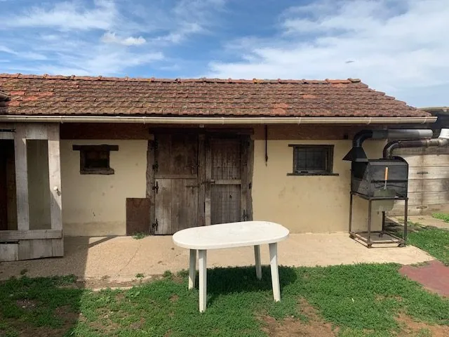 Maison avec grand potentiel à Saint-Bonnet en Bresse - 146 m² 