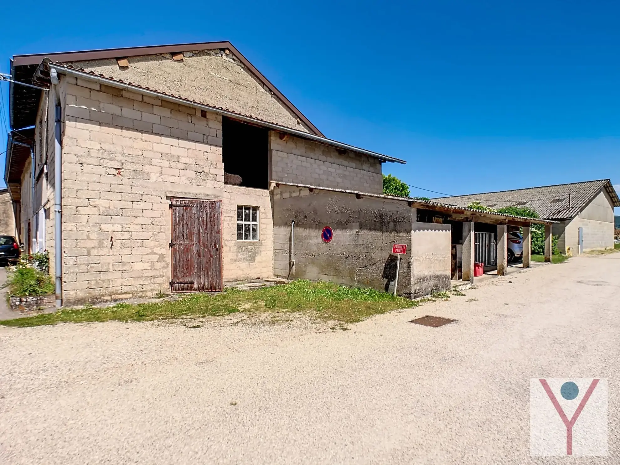 Bâtiment à rénover à Pont-d'Ain sur 359 m² - Possibilité de développement 