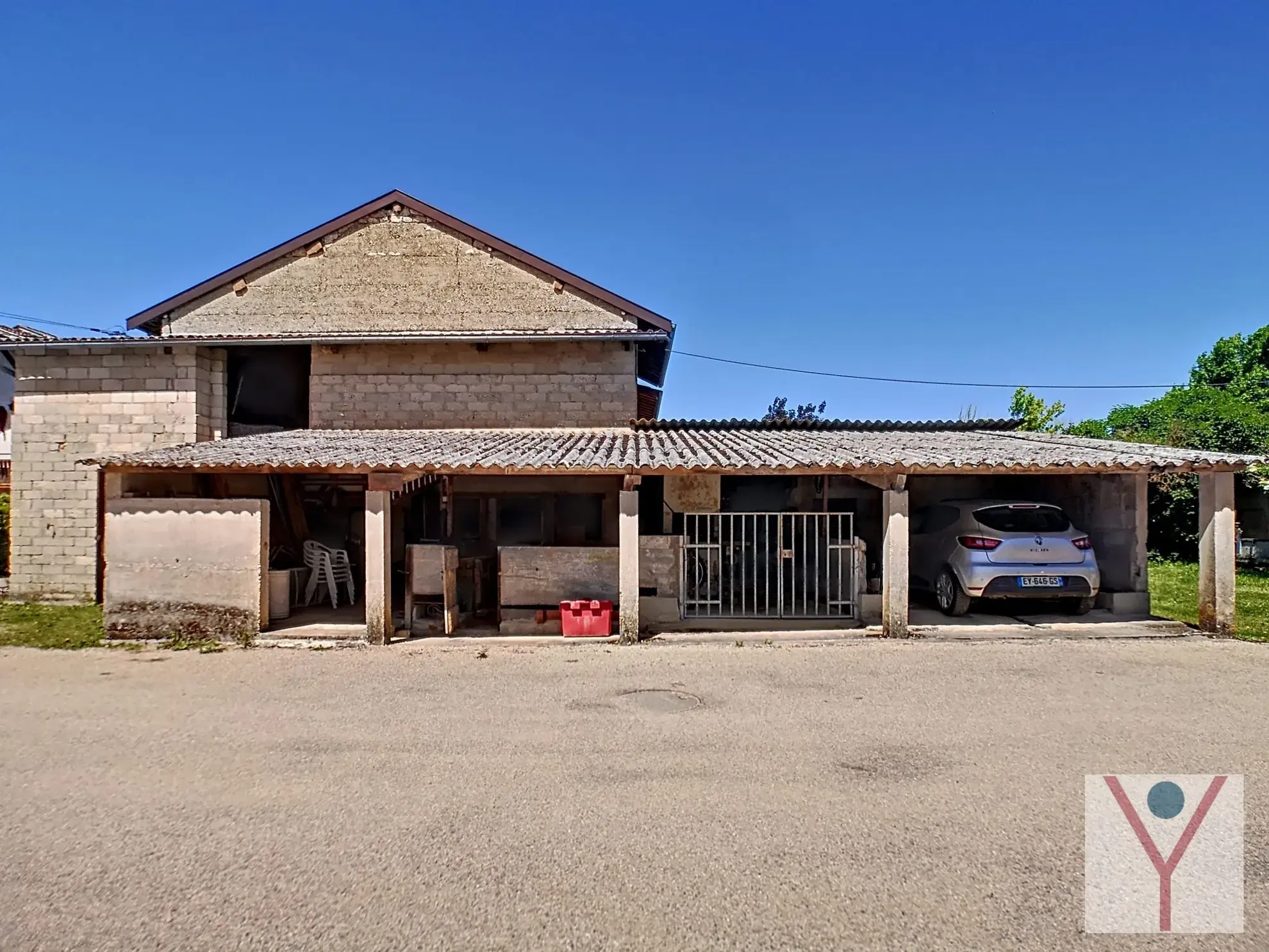 Bâtiment à rénover à Pont-d'Ain sur 359 m² - Possibilité de développement 