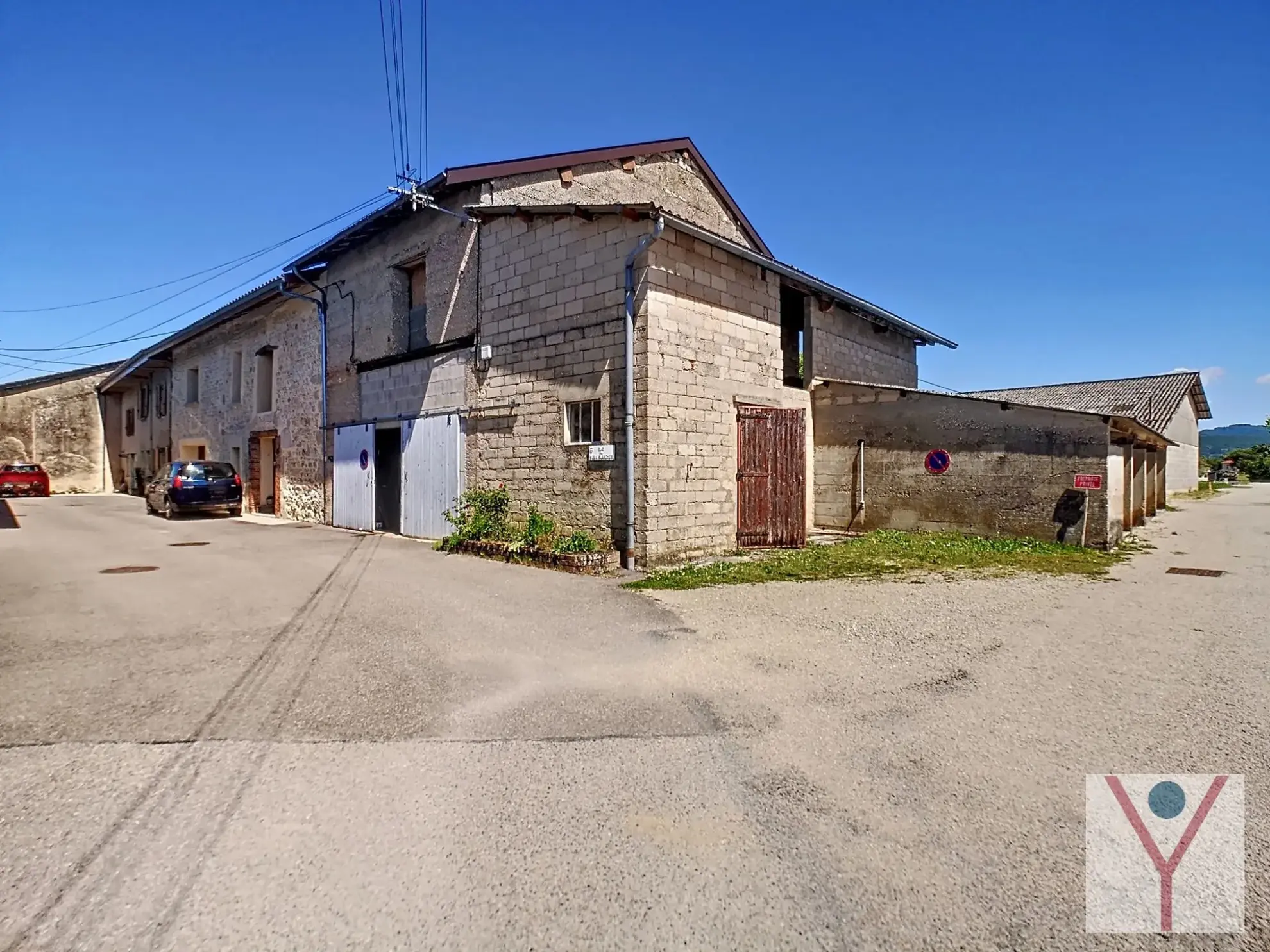 Bâtiment à rénover à Pont-d'Ain sur 359 m² - Possibilité de développement 