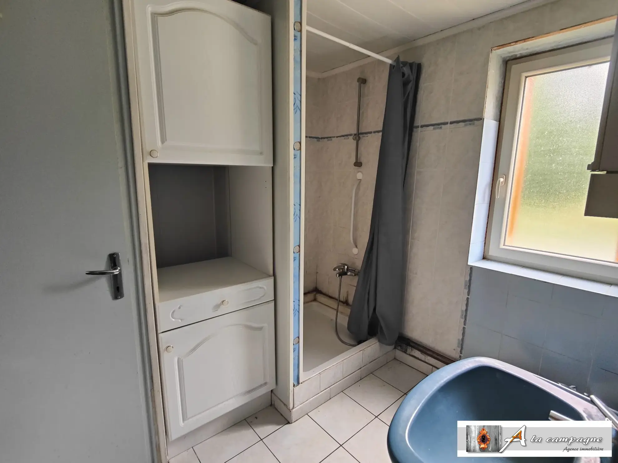 Ensemble immobilier en pierres avec grandes dépendances à Charensat 