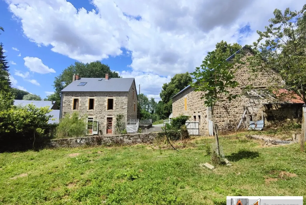 Ensemble immobilier en pierres avec grandes dépendances à Charensat 