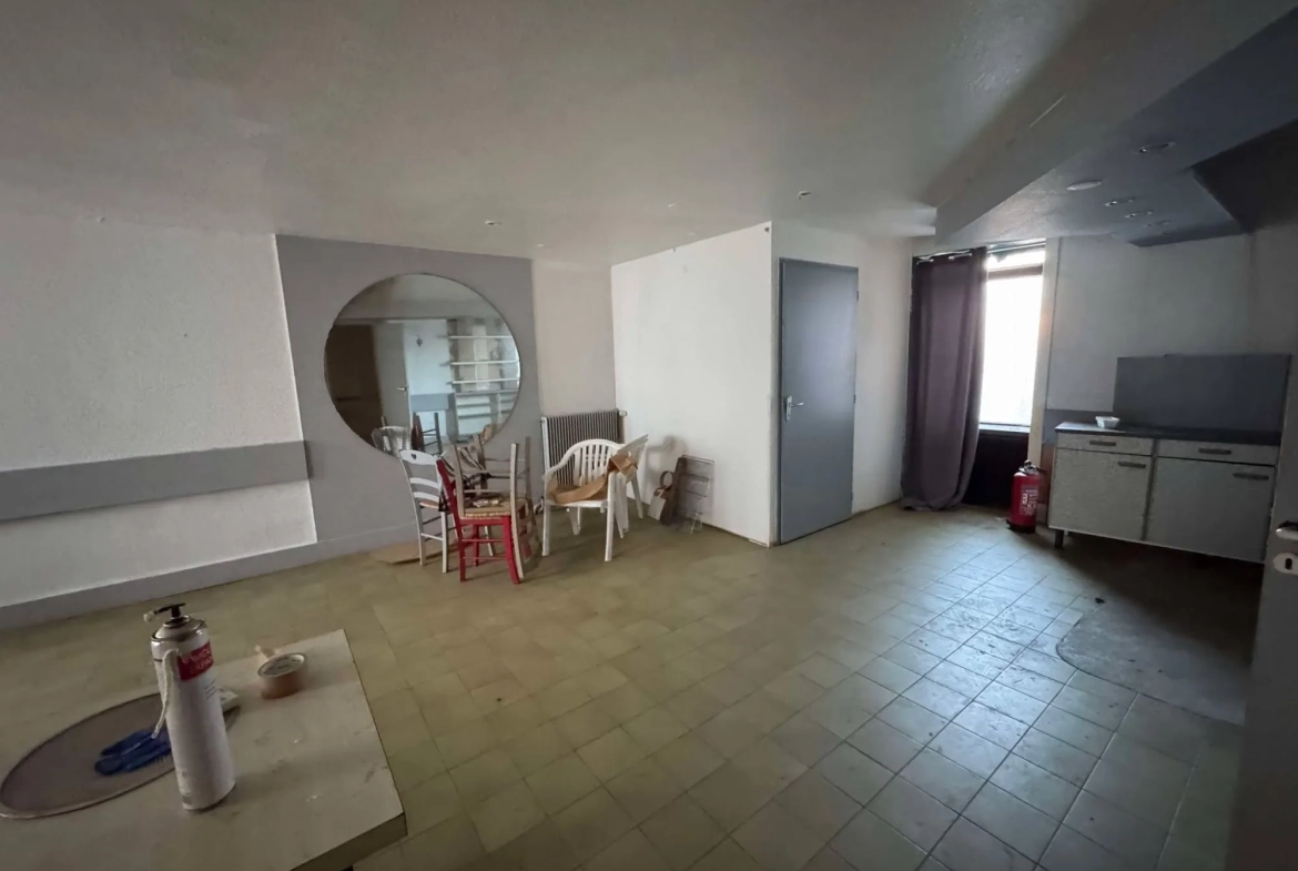 Appartement à rénover de 35m² à Violay, centre-ville, potentiel à exploiter 