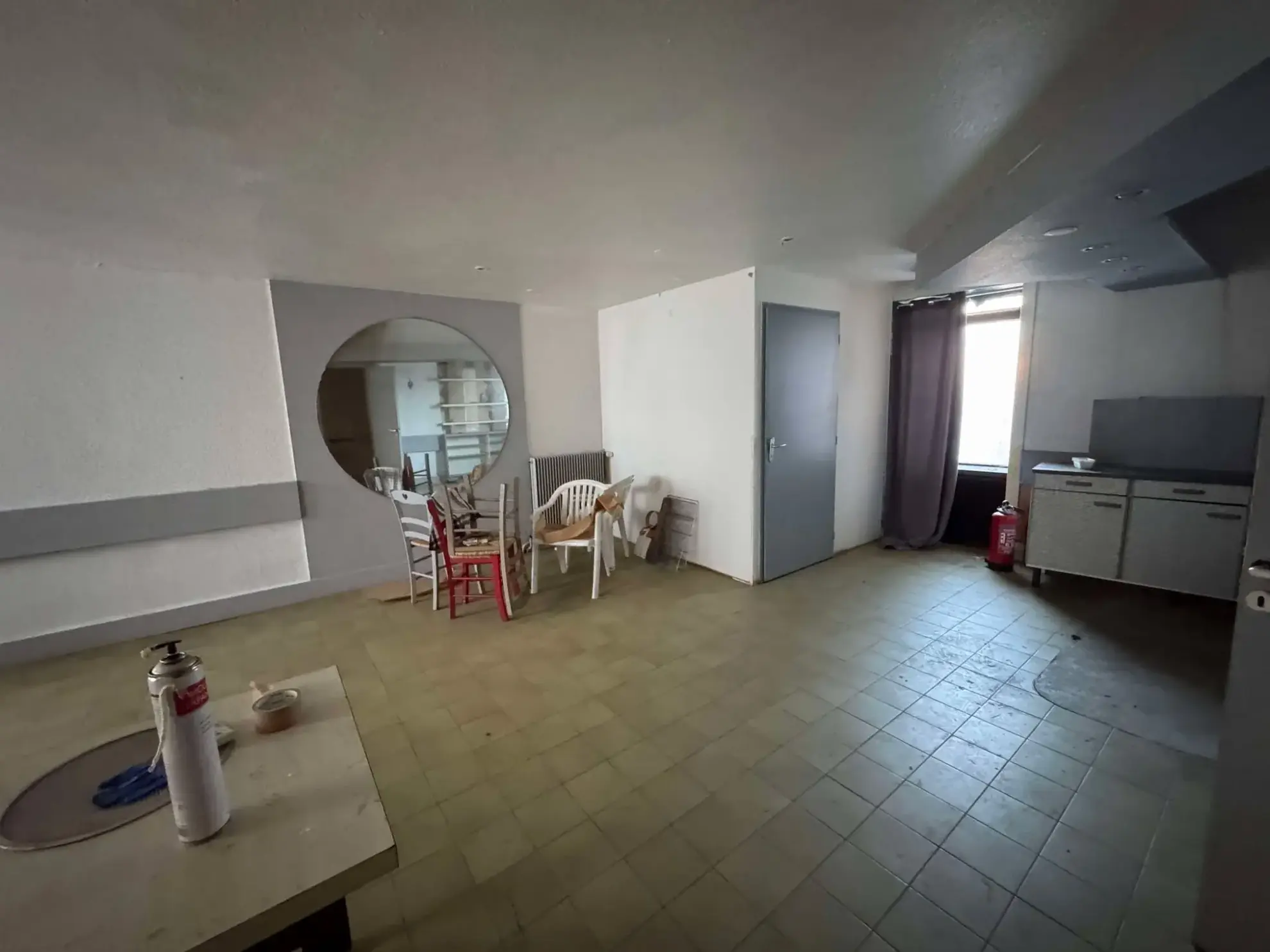 Appartement à rénover de 35m² à Violay, centre-ville, potentiel à exploiter 