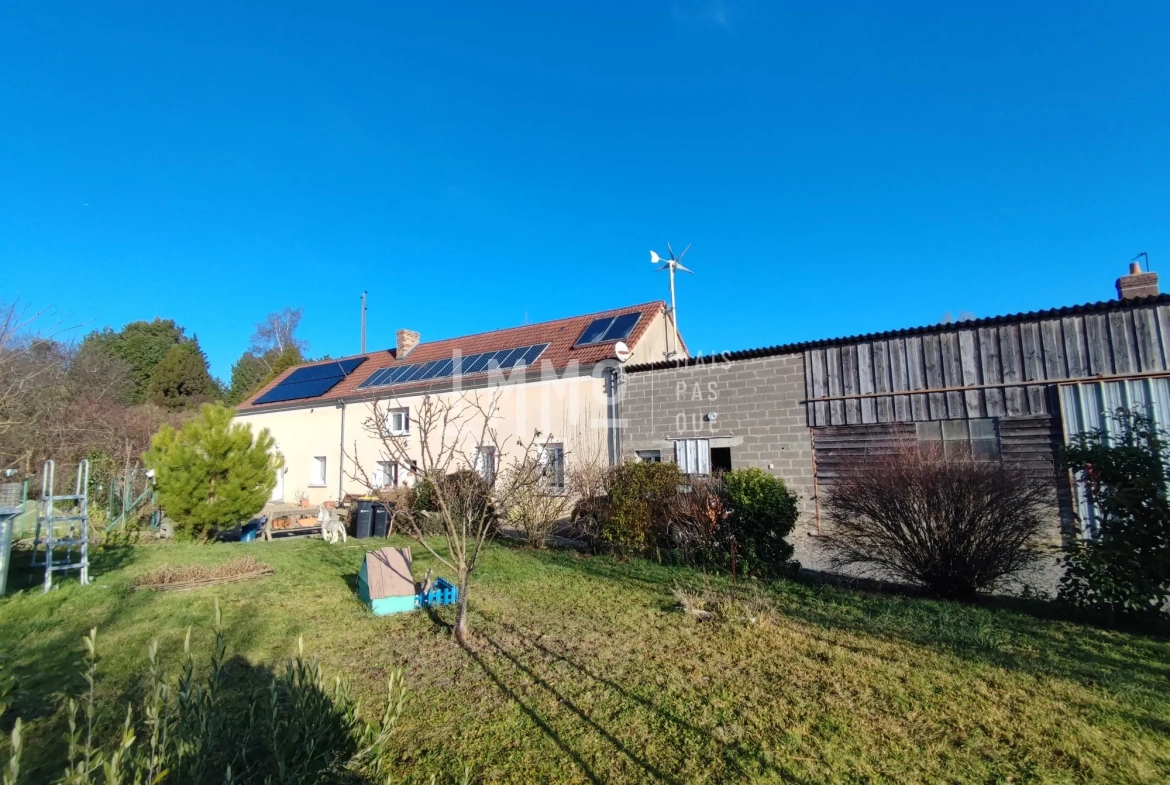 Maison rénovée avec studio indépendant et grand hangar à Château du Loir 