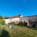 Maison rénovée avec studio indépendant et grand hangar à Château du Loir