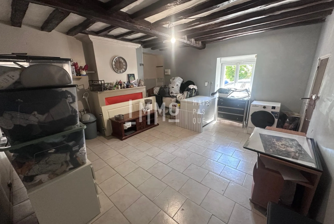 Maison rénovée avec studio indépendant et grand hangar à Château du Loir 