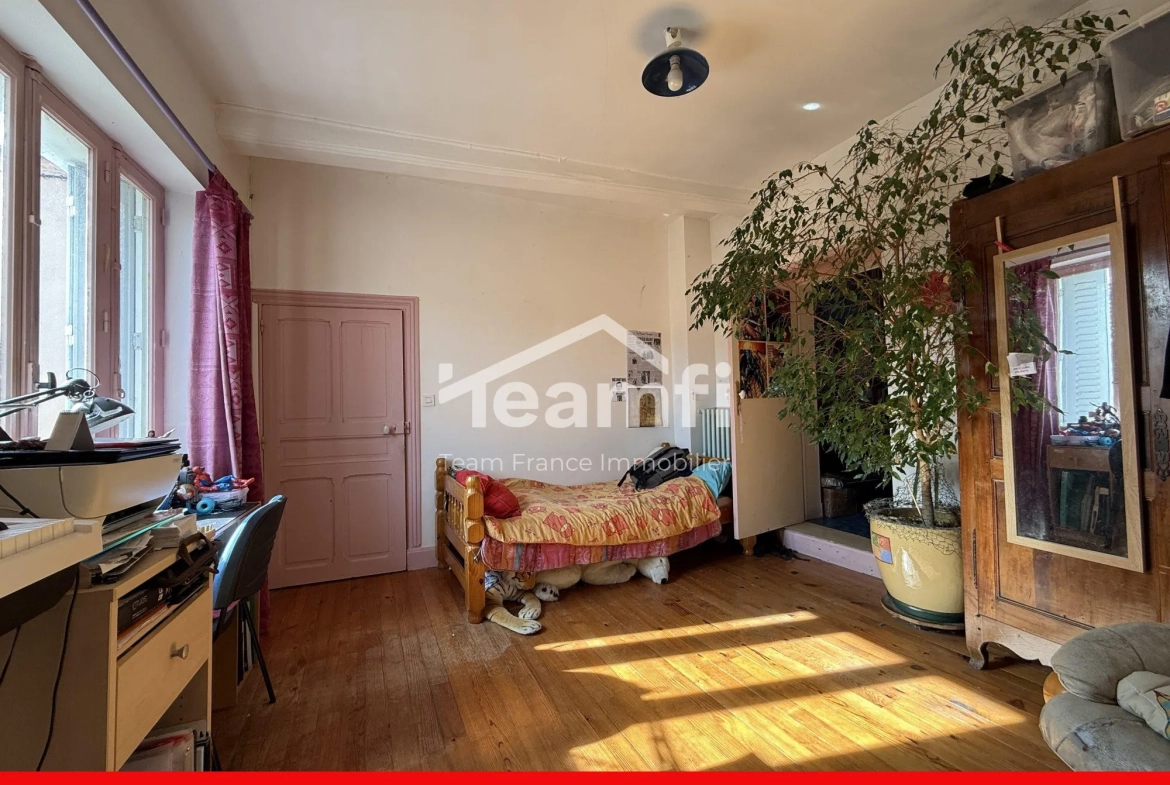 Maison de village de 130 m² à rénover aux Martres-de-Veyre 