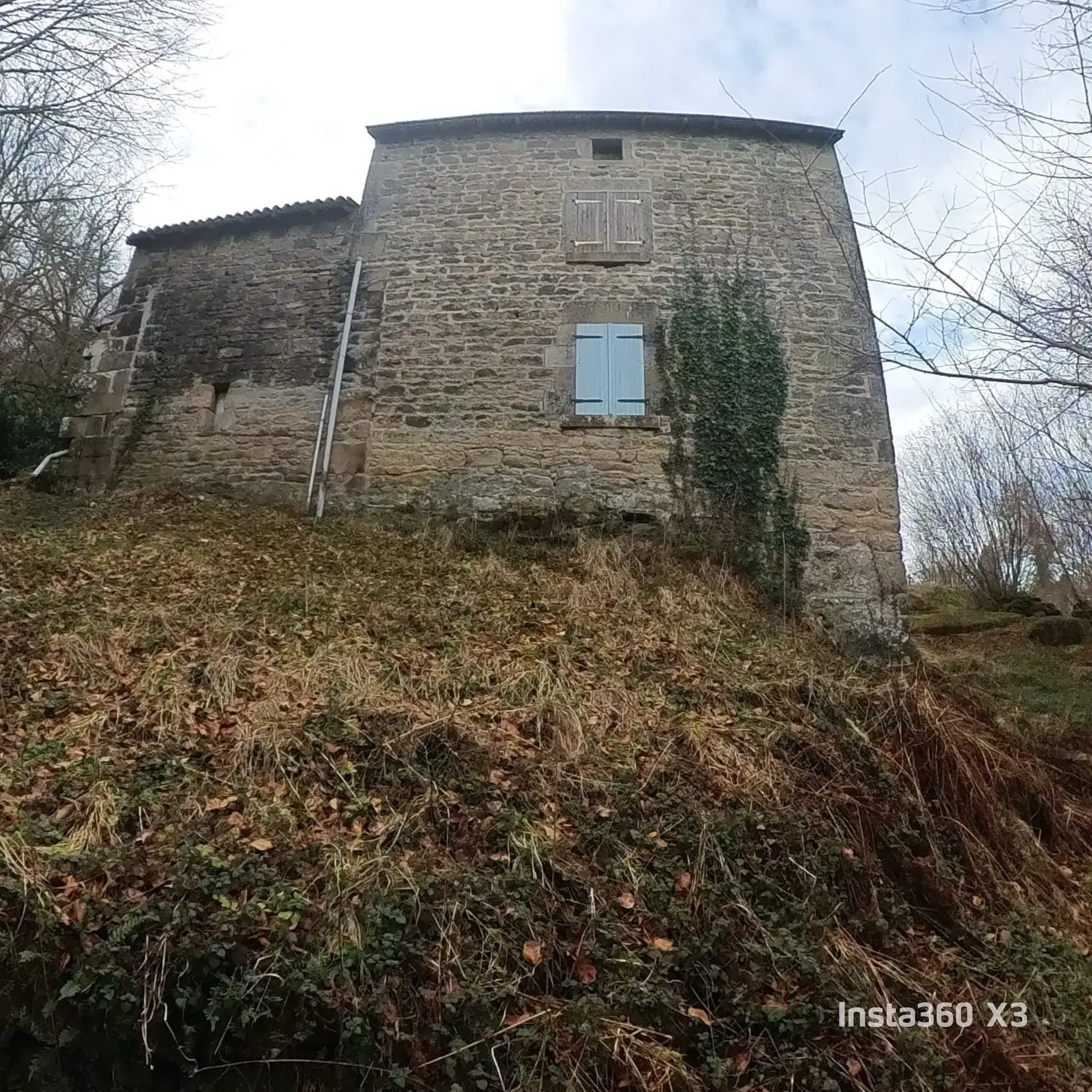 Maison de Campagne à Rénover avec Jardin à Saint-Pardoux-Morterolles 