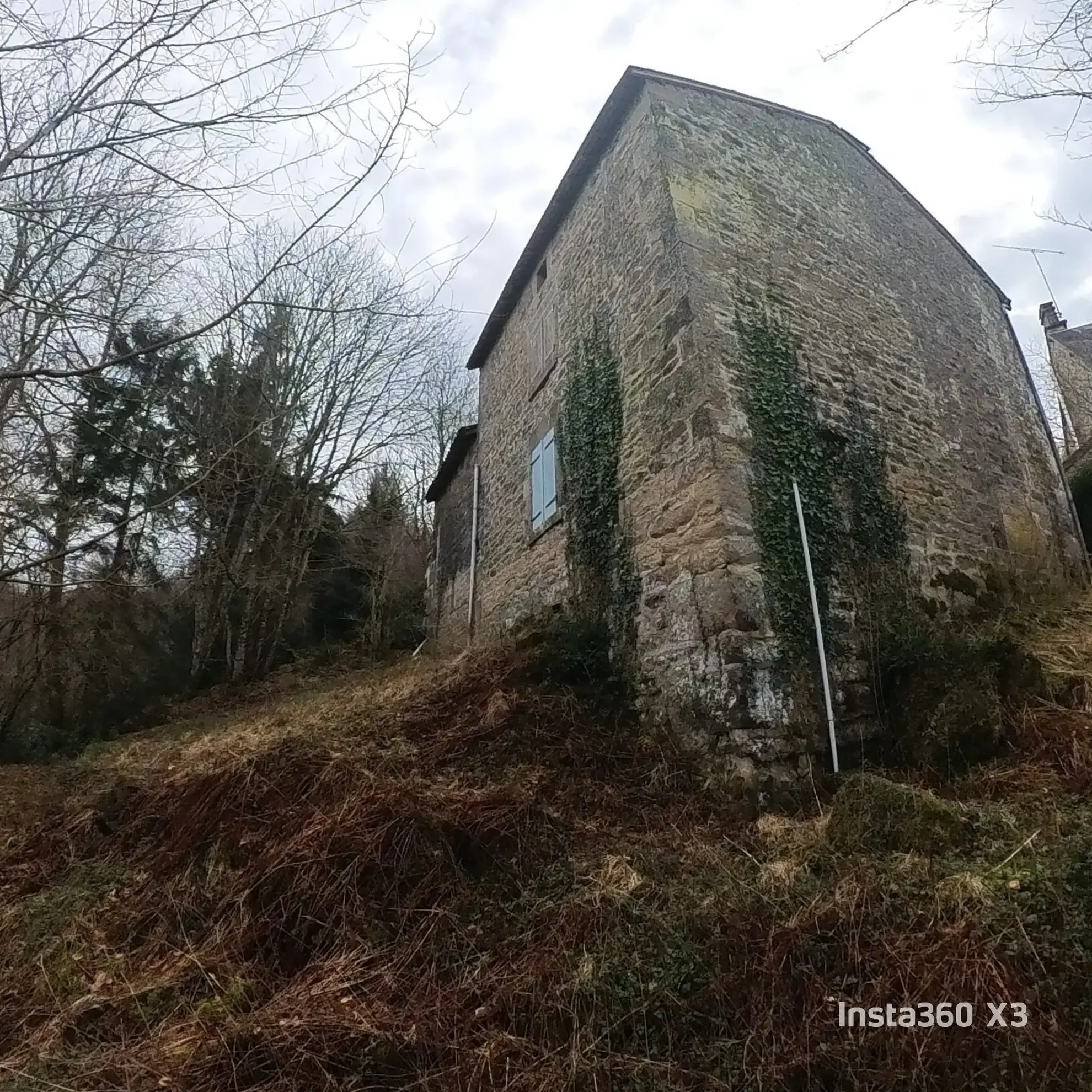Maison de Campagne à Rénover avec Jardin à Saint-Pardoux-Morterolles 