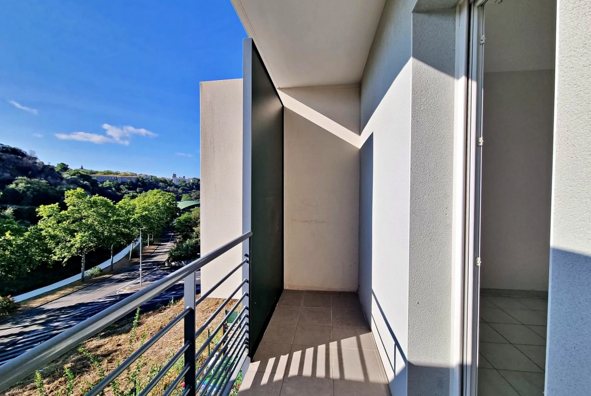 Investissement locatif : T2 de 38 m² avec terrasse à Béziers, secteur Péch de la Galinière 