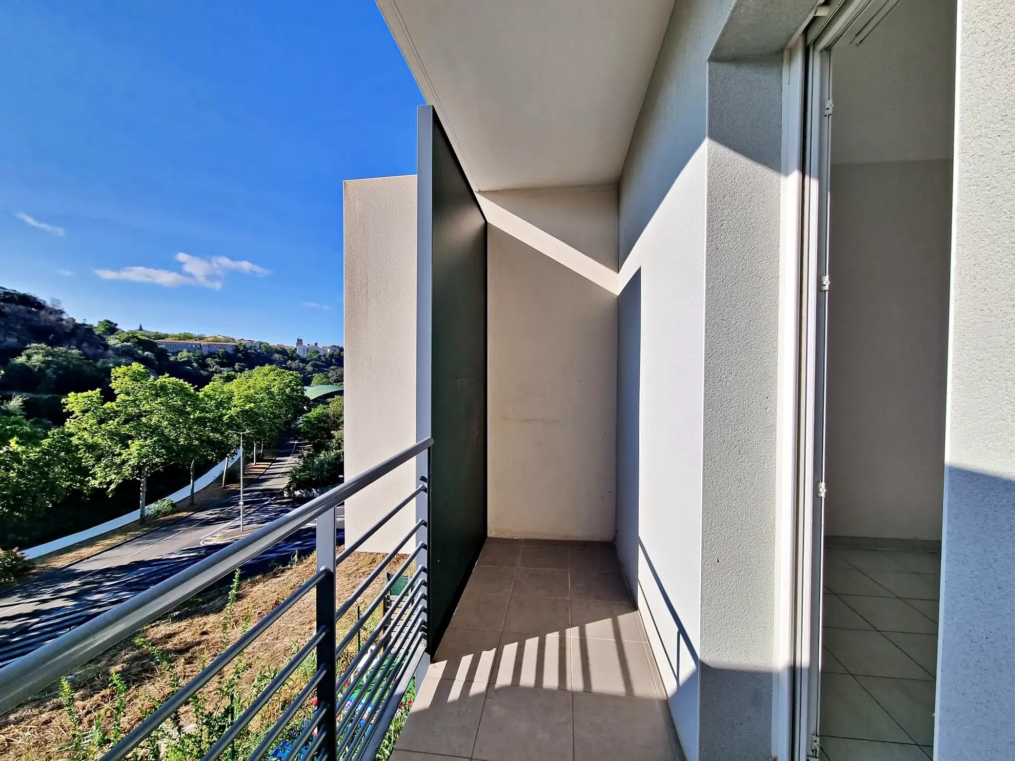 Investissement locatif : T2 de 38 m² avec terrasse à Béziers, secteur Péch de la Galinière 