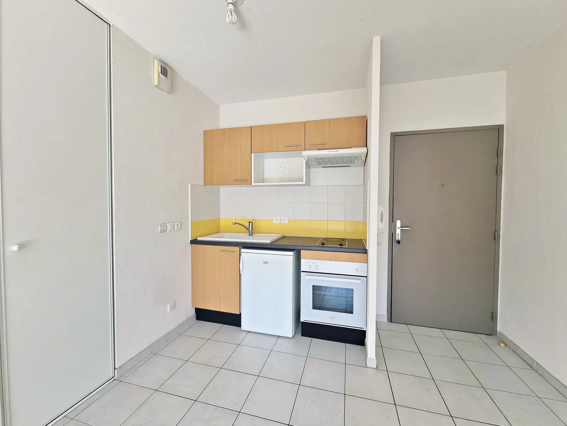 Investissement locatif : T2 de 38 m² avec terrasse à Béziers, secteur Péch de la Galinière 