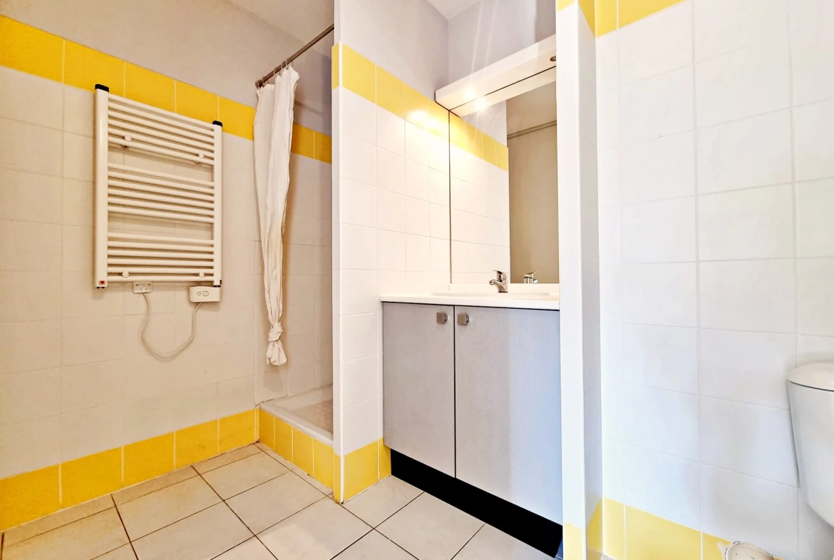 Investissement locatif : T2 de 38 m² avec terrasse à Béziers, secteur Péch de la Galinière 
