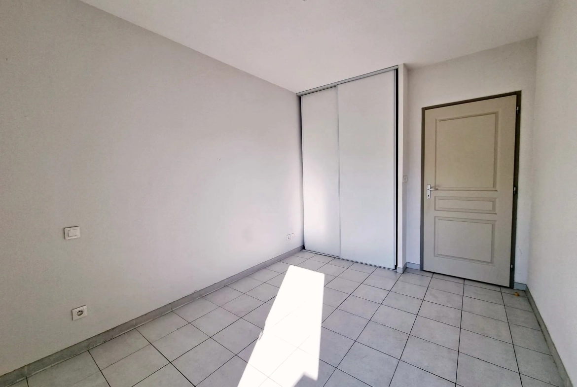Investissement locatif : T2 de 38 m² avec terrasse à Béziers, secteur Péch de la Galinière 