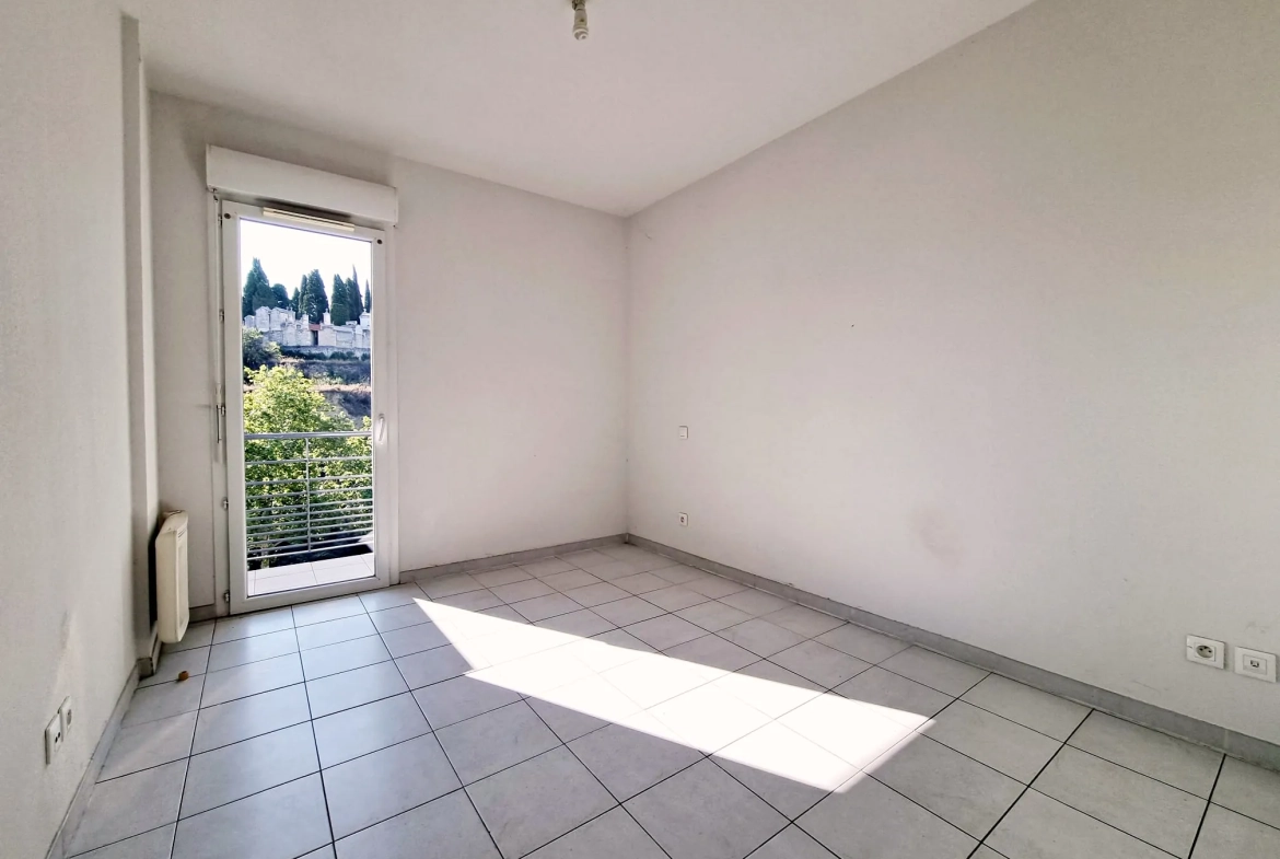 Investissement locatif : T2 de 38 m² avec terrasse à Béziers, secteur Péch de la Galinière 