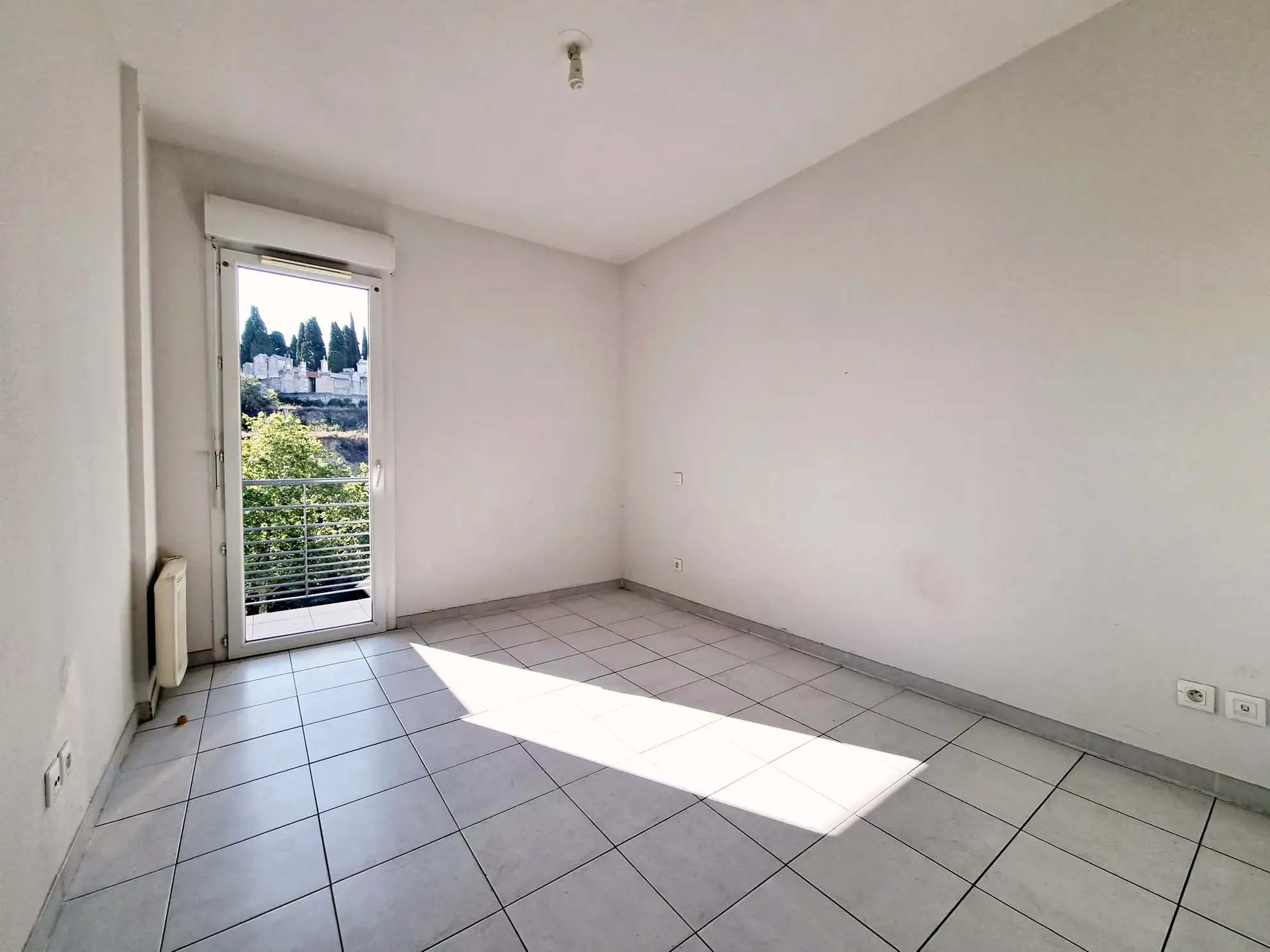 Investissement locatif : T2 de 38 m² avec terrasse à Béziers, secteur Péch de la Galinière 