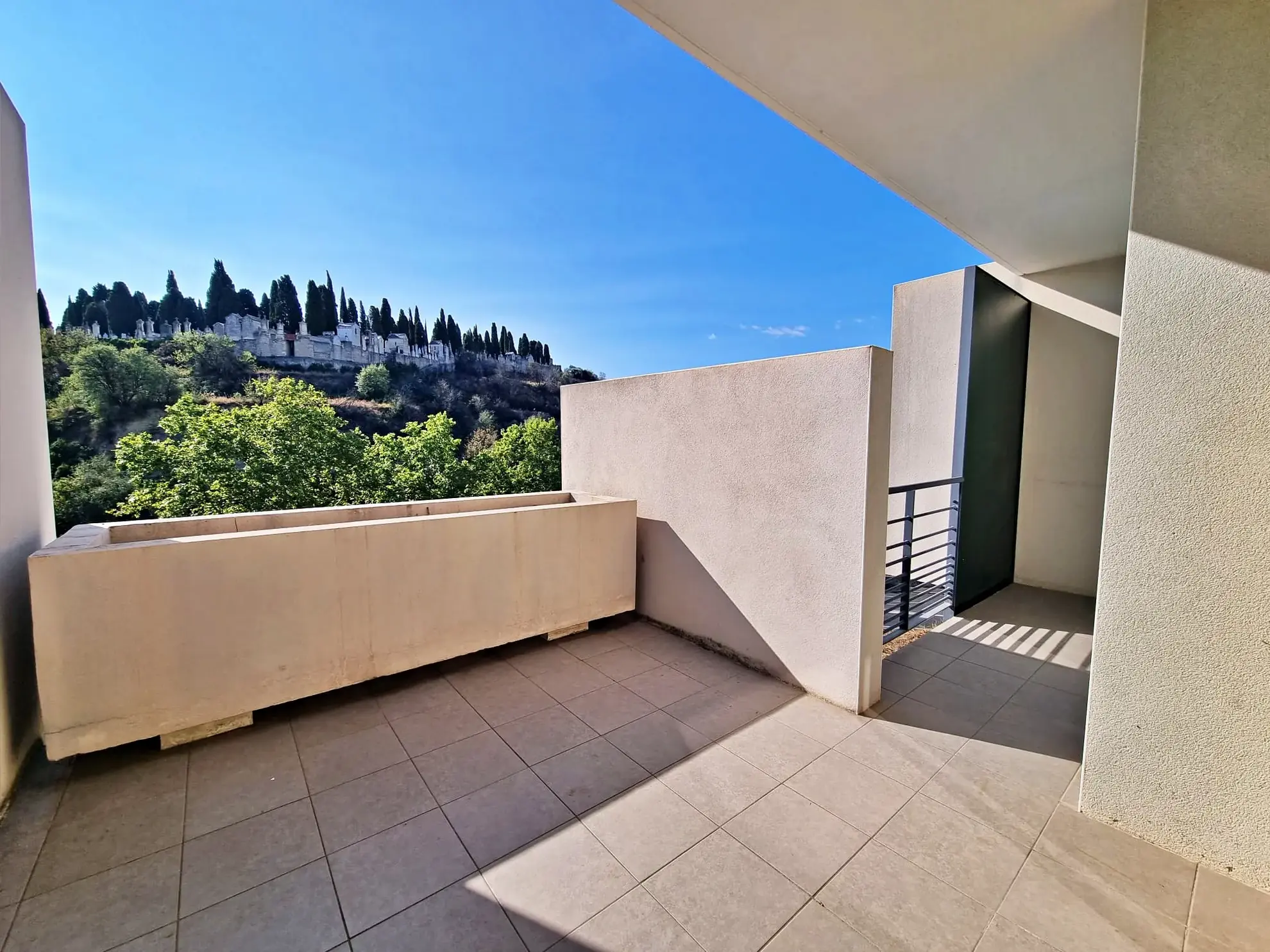 Investissement locatif : T2 de 38 m² avec terrasse à Béziers, secteur Péch de la Galinière 