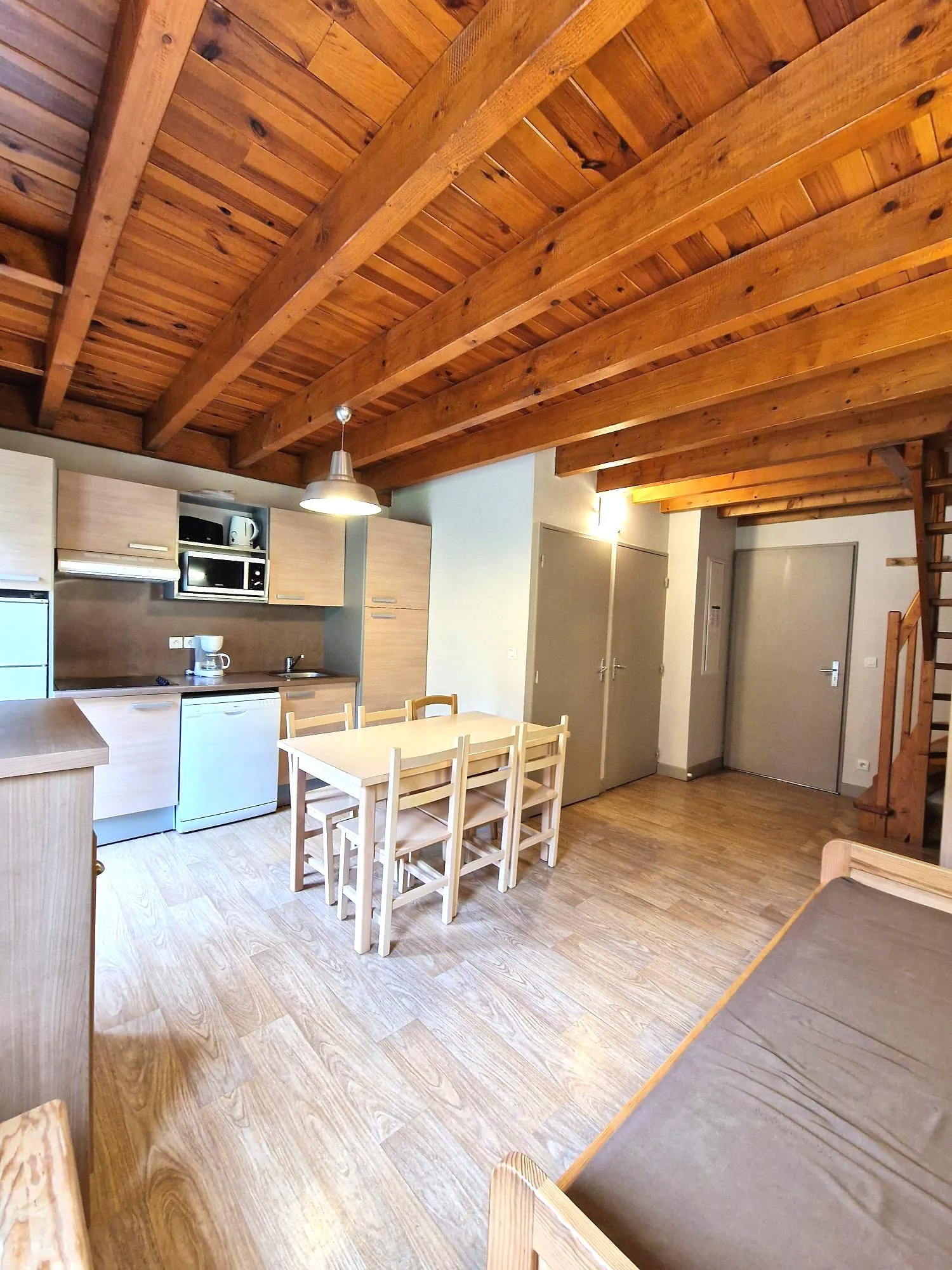Appartement duplex à vendre à Arreau avec vue montagne et piscine 
