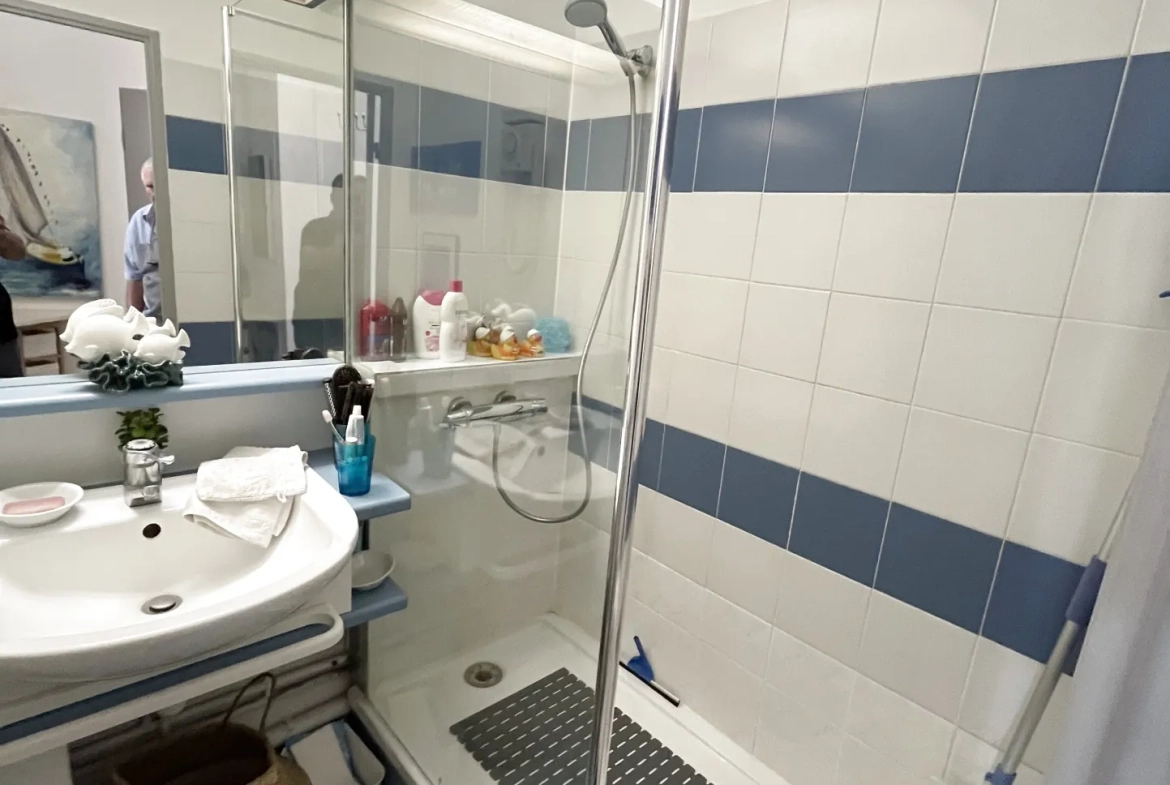 Appartement 2 pièces à Gassin avec vue sur piscine, proche plage et parking privé 