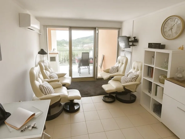 Appartement 2 pièces à Gassin avec vue sur piscine, proche plage et parking privé