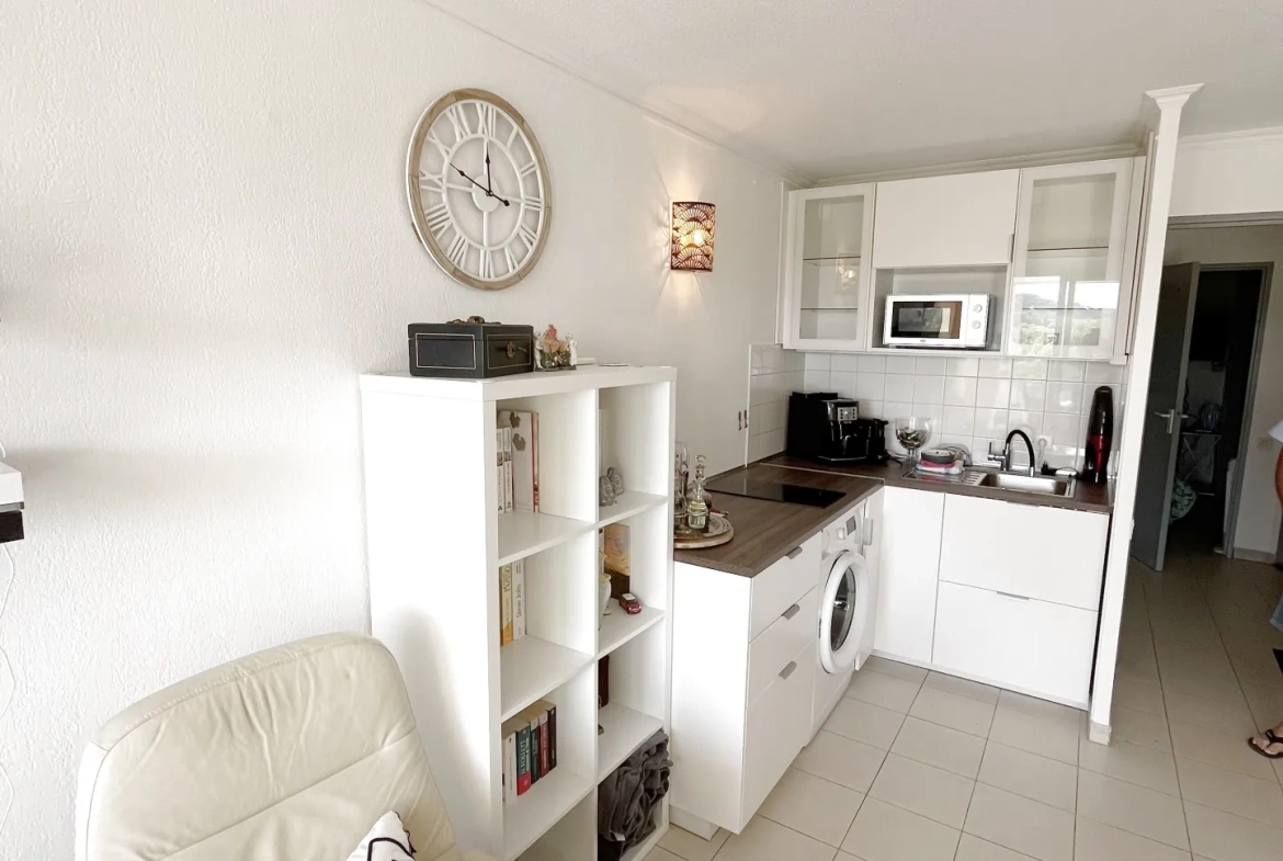 Appartement 2 pièces à Gassin avec vue sur piscine, proche plage et parking privé 