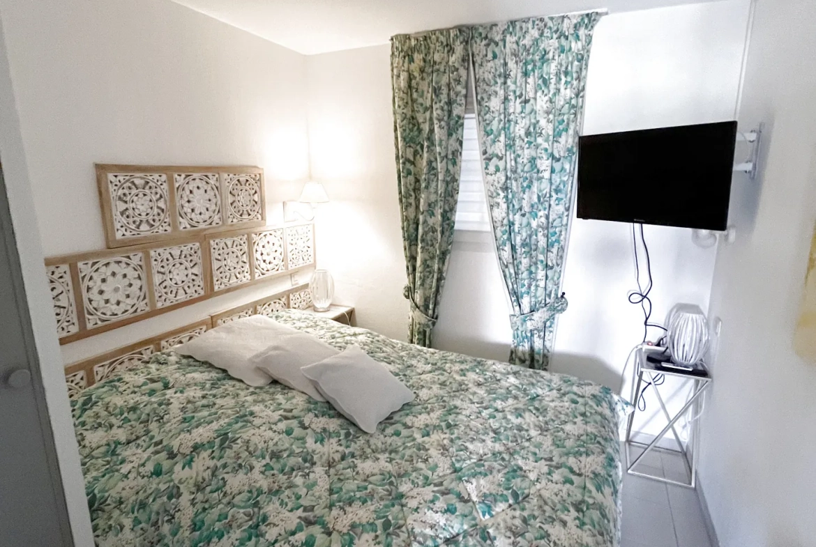 Appartement 2 pièces à Gassin avec vue sur piscine, proche plage et parking privé 