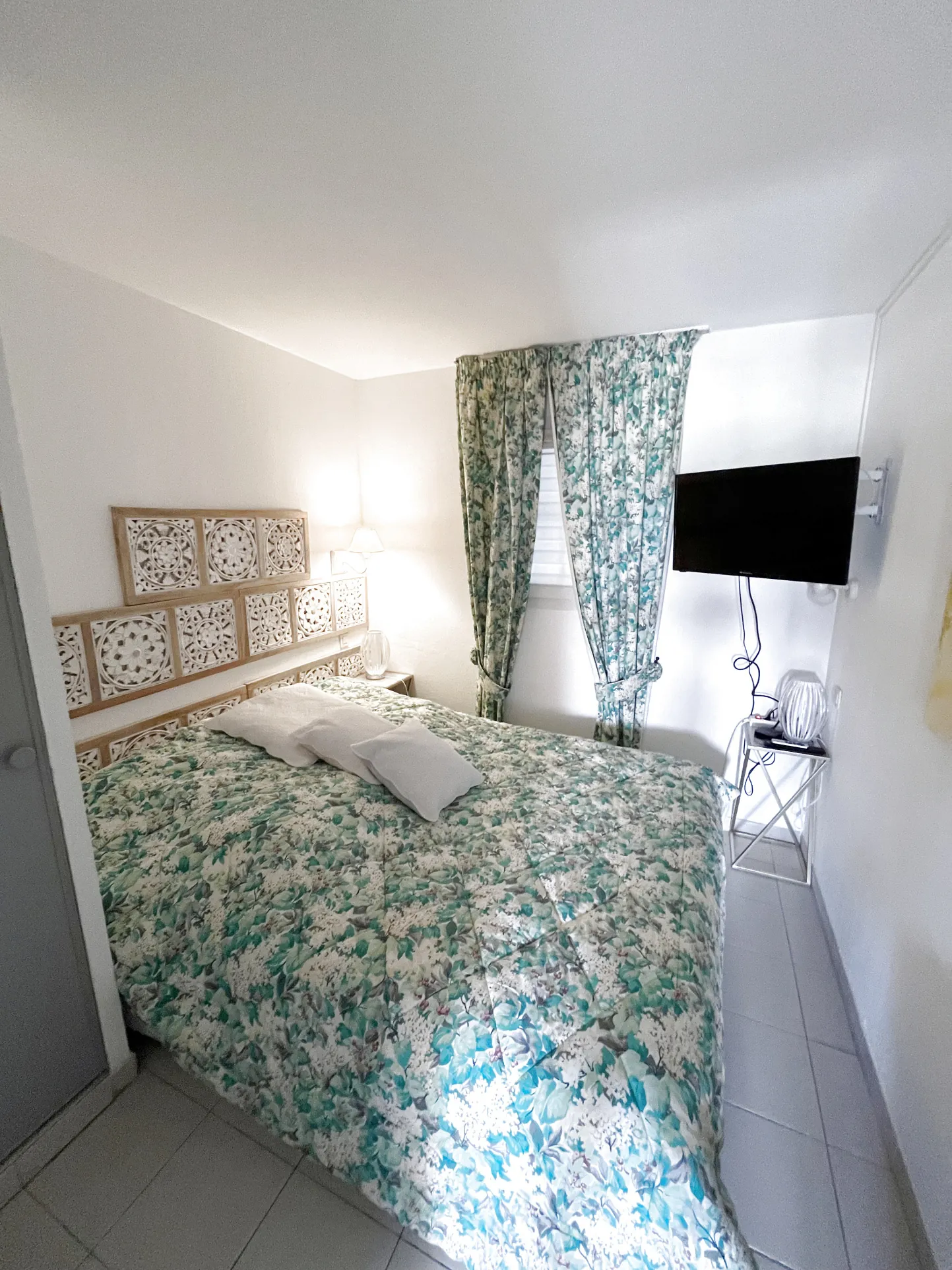 Appartement 2 pièces à Gassin avec vue sur piscine, proche plage et parking privé 