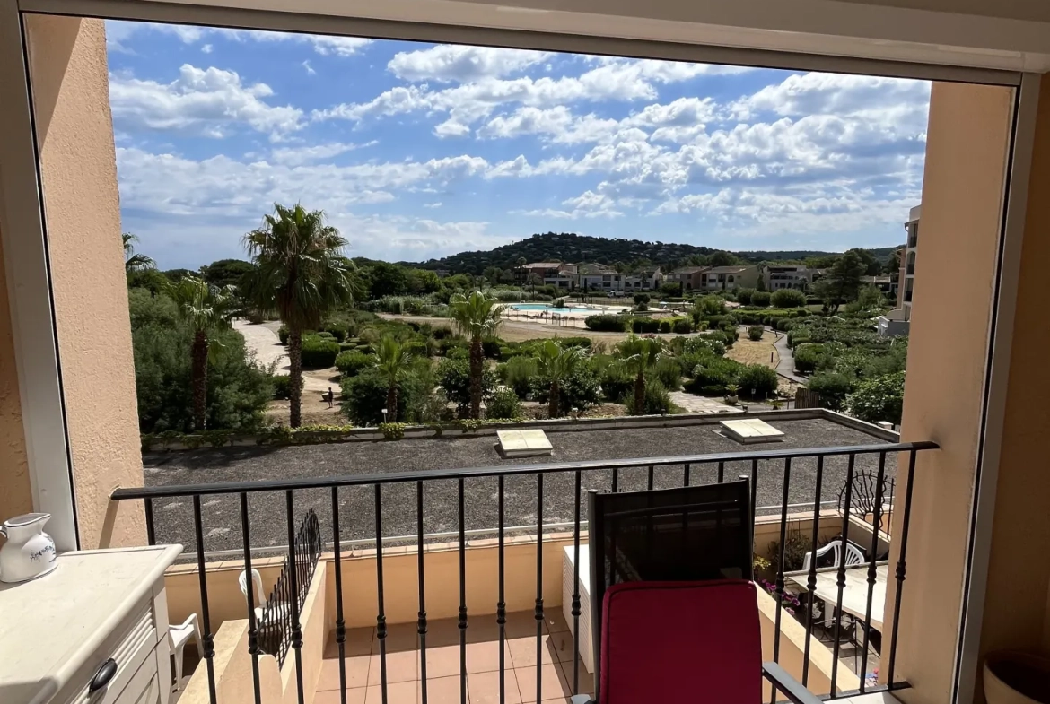 Appartement 2 pièces à Gassin avec vue sur piscine, proche plage et parking privé 