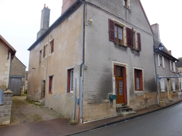 Immeuble de rapport à vendre à Ainay-le-Château - Opportunité d'investissement