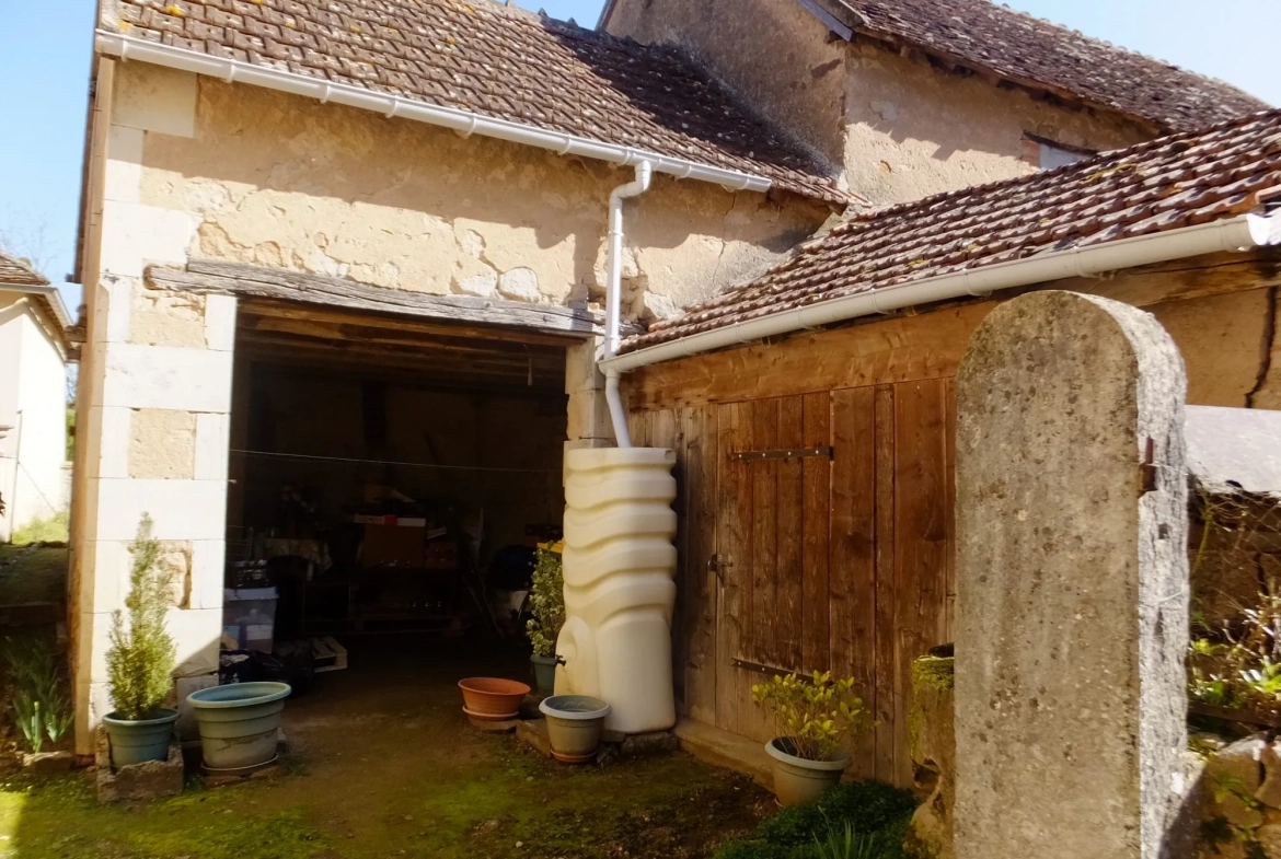 Immeuble de rapport à vendre à Ainay-le-Château - Opportunité d'investissement 