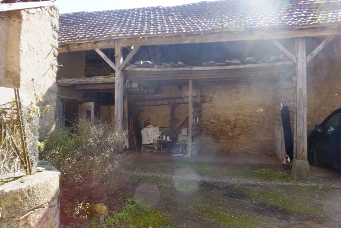 Immeuble de rapport à vendre à Ainay-le-Château - Opportunité d'investissement 