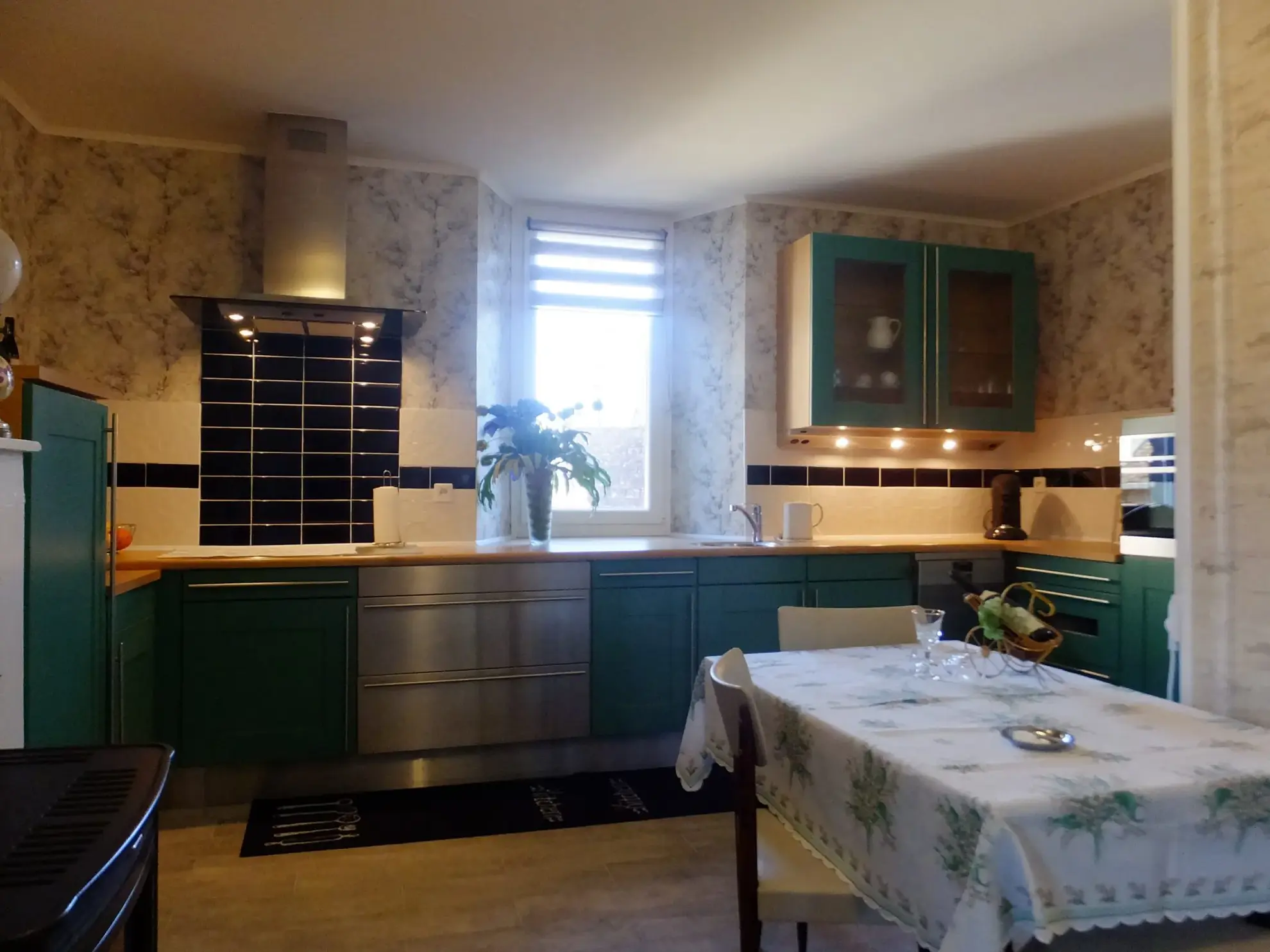 Immeuble de rapport à vendre à Ainay-le-Château - Opportunité d'investissement 