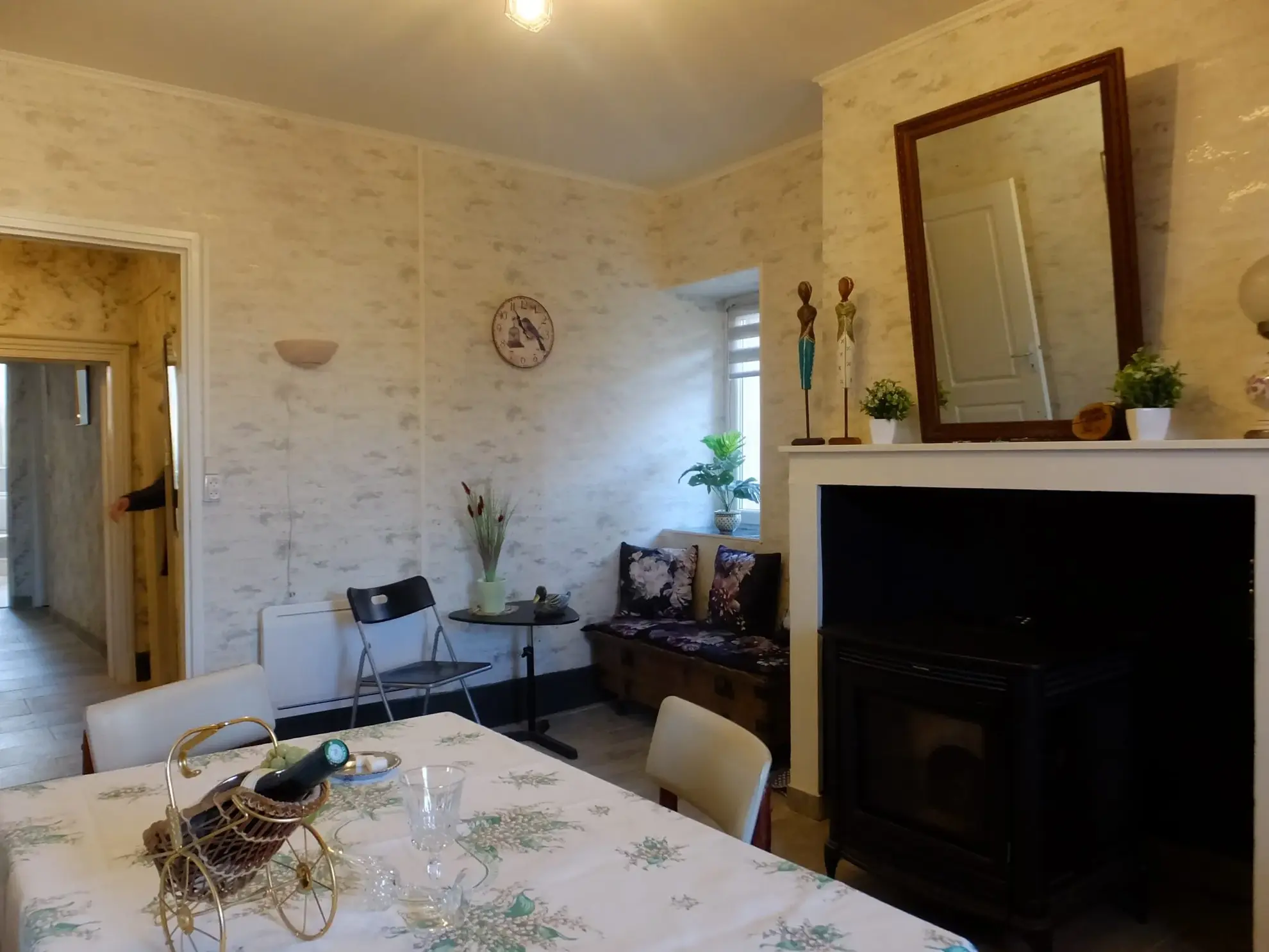 Immeuble de rapport à vendre à Ainay-le-Château - Opportunité d'investissement 