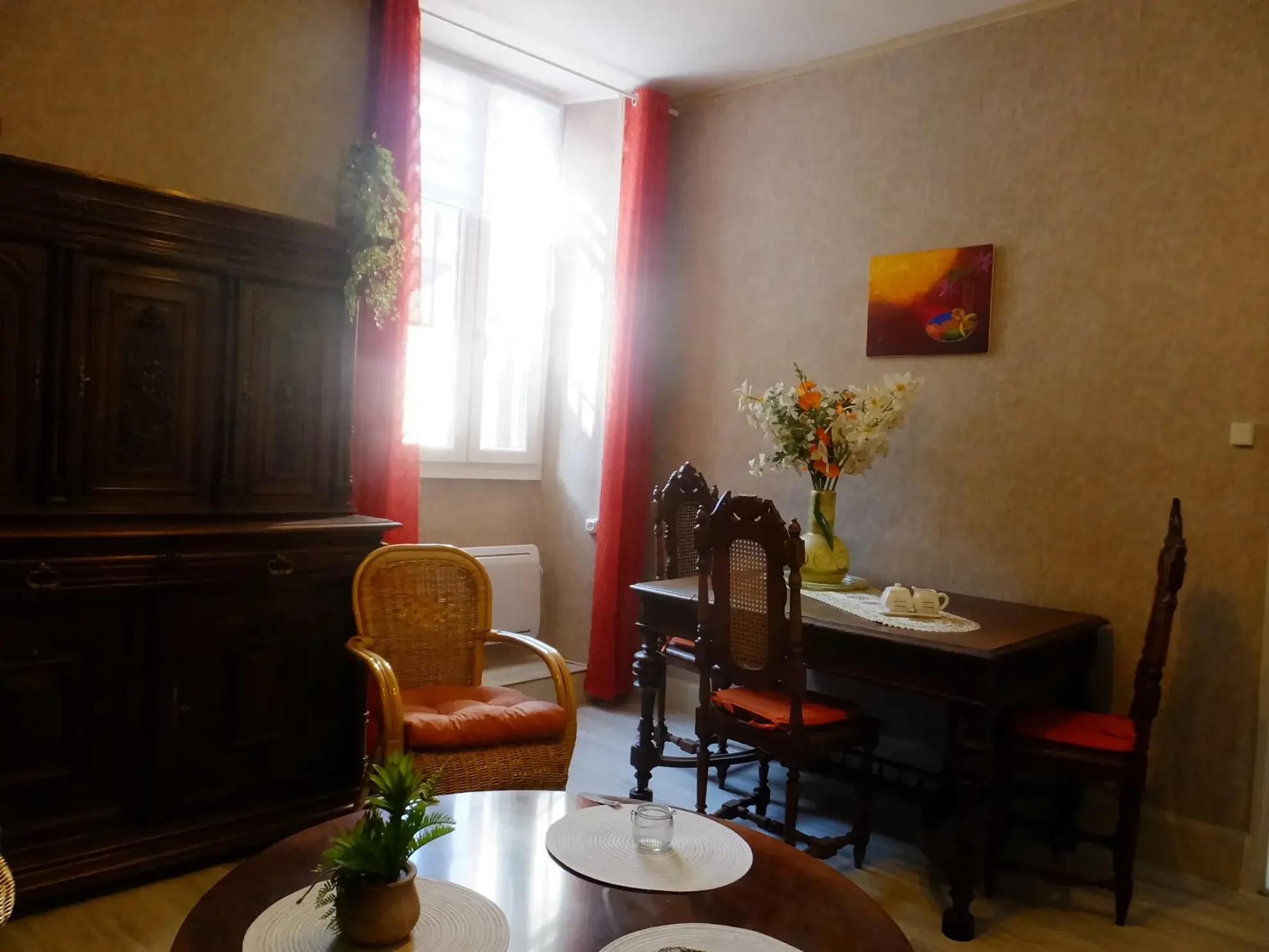 Immeuble de rapport à vendre à Ainay-le-Château - Opportunité d'investissement 