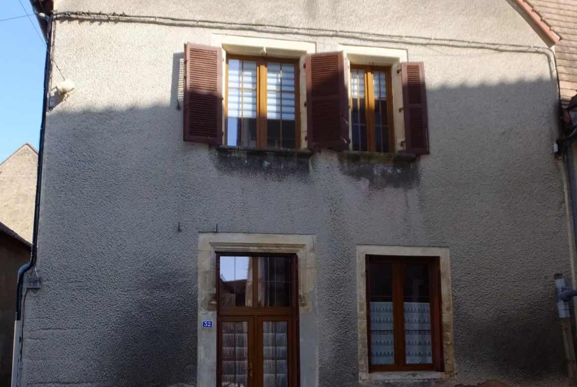 Immeuble de rapport à vendre à Ainay-le-Château - Opportunité d'investissement 
