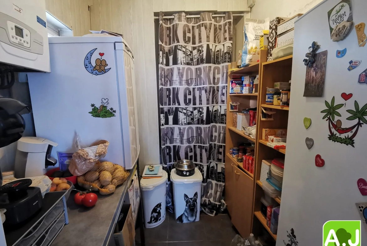 Jolie maison avec jardin à Bréval, proche commerces, 3 chambres, terrain clos, idéalement située 