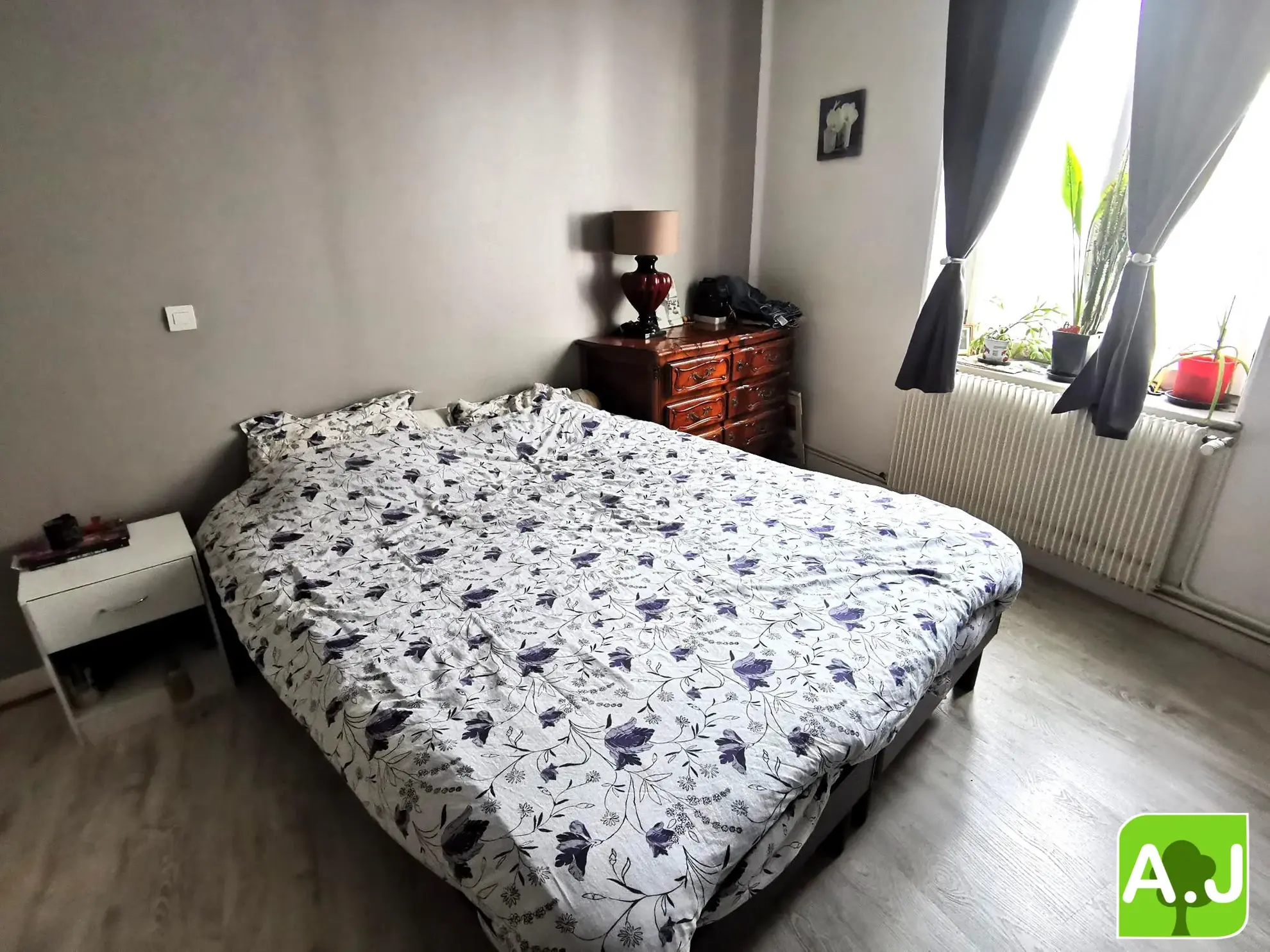 Jolie maison avec jardin à Bréval, proche commerces, 3 chambres, terrain clos, idéalement située 