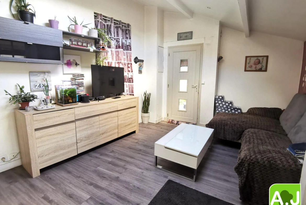 Jolie maison avec jardin à Bréval, proche commerces, 3 chambres, terrain clos, idéalement située 