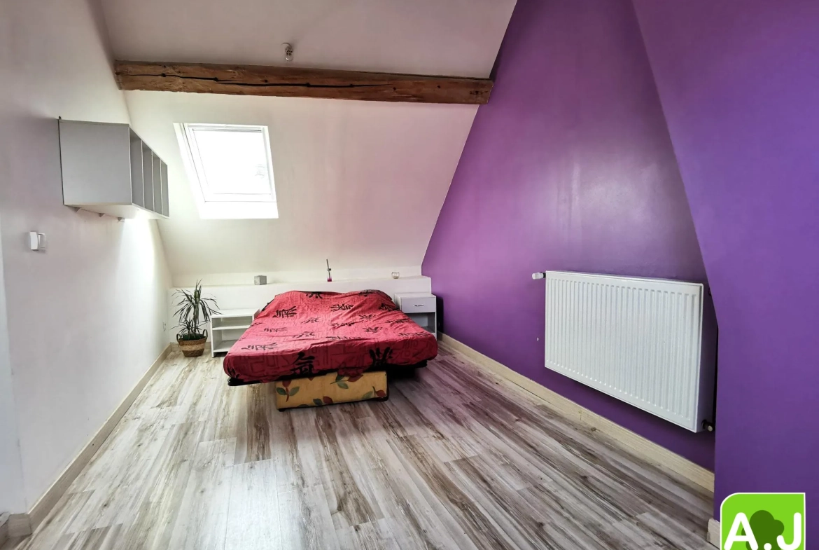 Jolie maison avec jardin à Bréval, proche commerces, 3 chambres, terrain clos, idéalement située 